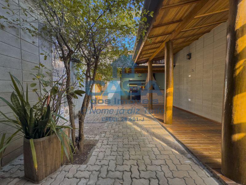 Condominio em Jardim Boa Vista, São Roque - Linda Casa em Condomínio com Área Gourmet e Vista para Montanha