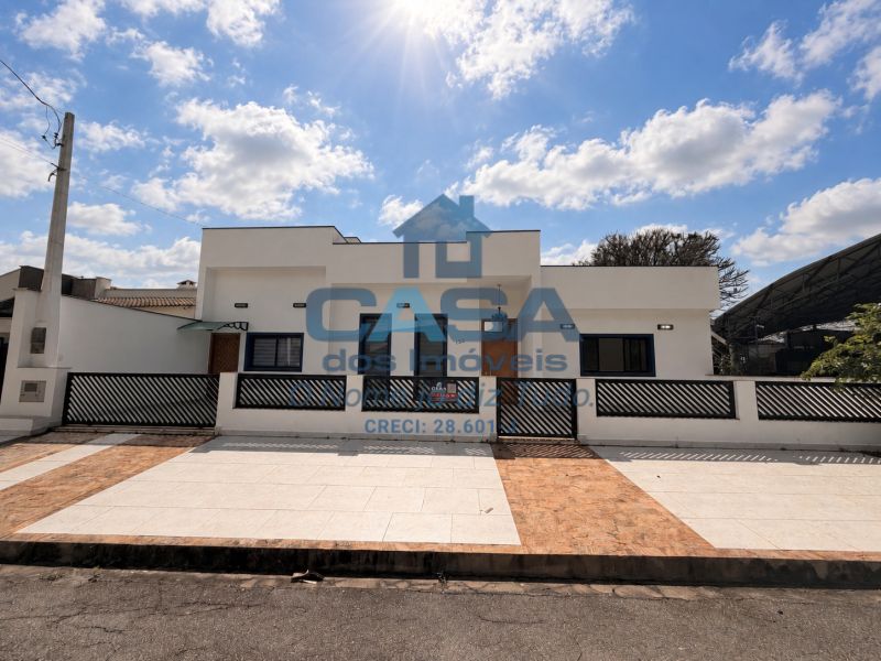 Condomínio em Vila Irene, São Roque - Linda Casa em Condomínio!